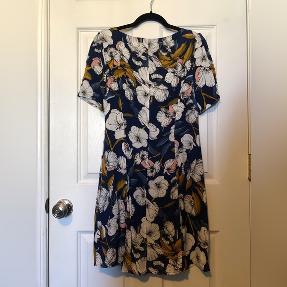 *NWT* MINKPINK Pacifico Tea Dress - floral short sleeve button front mini Size M - Picture 3 of 9